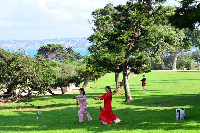 A Seaside Stroll: La Jolla's Hidden Treasures Self-Guided Tour - Why this La Jolla stroll feels like a local walk