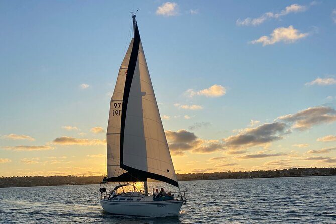 Deluxe Sunset & Day Sail Small Group - Baywalk and Shelter Island: where the harbor starts to feel local