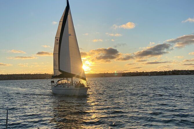 Deluxe Sunset & Day Sail Small Group - Harbor Island meeting point: getting aboard without fuss