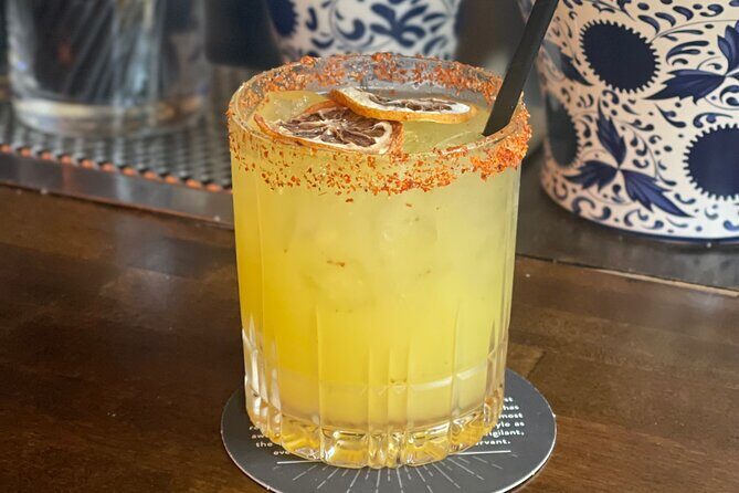 Downtown Food and Drink Tour: Libations on the East Side - Meeting point at Fault Line Park: get set for a guided night
