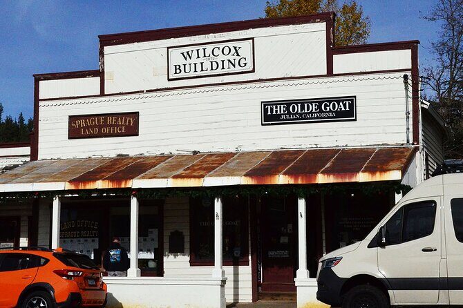 Pies & Pickaxes: A Historic Walking Tour of Julian, CA - Julian Pie Company: When Apple Orchards Took Over