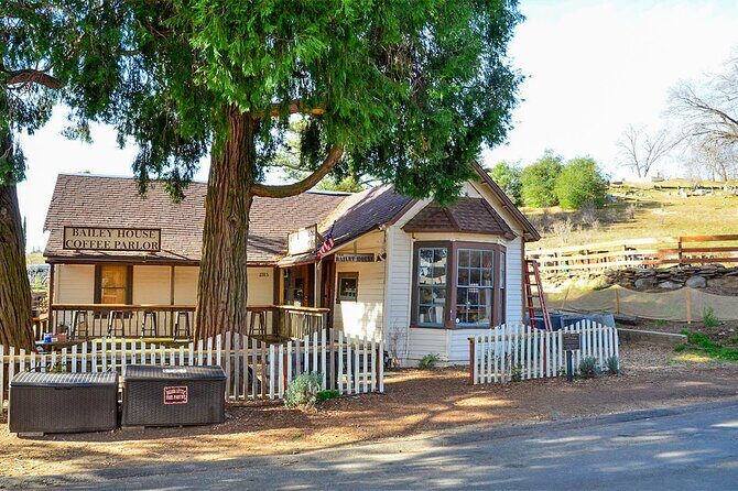Pies & Pickaxes: A Historic Walking Tour of Julian, CA - Historic Merchants at Julian Market & Deli (Jacoby Building)