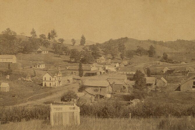 Pies & Pickaxes: A Historic Walking Tour of Julian, CA - Starting at 2315 Main St: Bailey House and the Founder’s Punchlines
