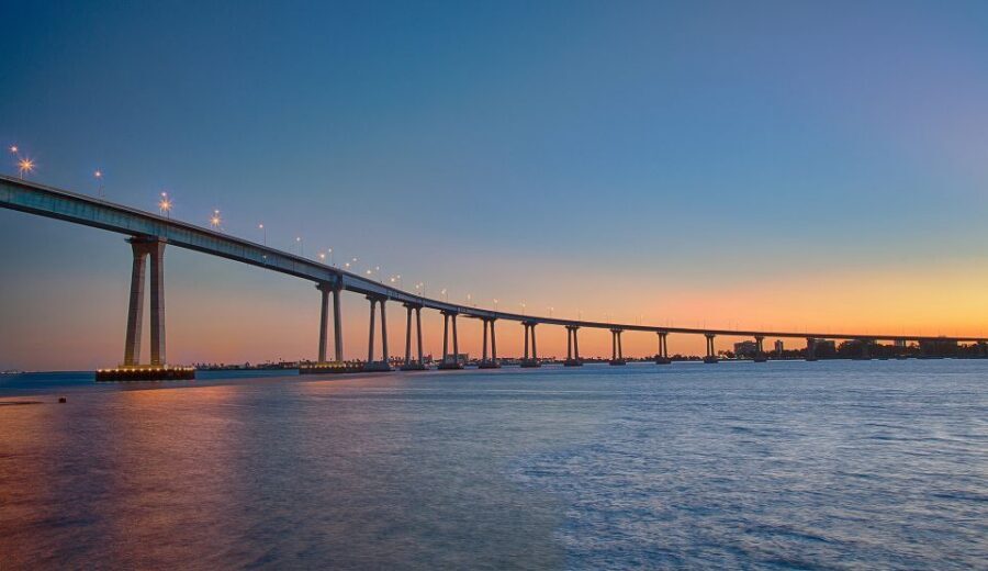 San Diego: Bay Sights and Sips Sunset Cruise - Food and dessert flow: the included bites come fast