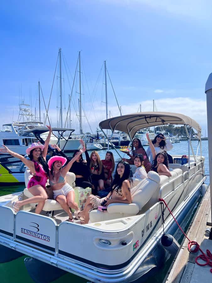 San Diego: Bennington Luxury Pontoon Rental - Why a Bennington luxury pontoon makes San Diego Bay easy