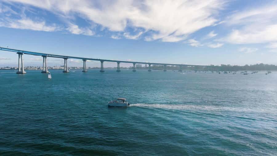 San Diego: Bennington Luxury Pontoon Rental - Price and value for a group of up to 12