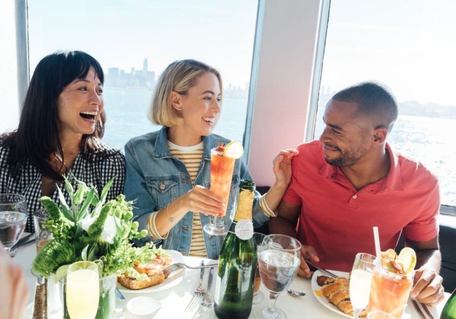 San Diego: Christmas Day Buffet Brunch or Dinner Cruise - Christmas Day on the Bay: What This Cruise Feels Like
