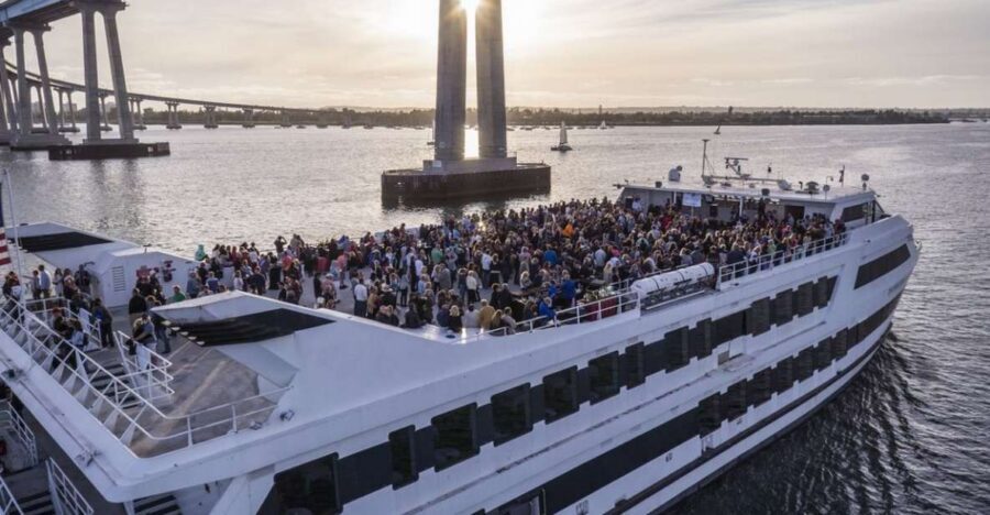 San Diego: Christmas Day Buffet Brunch or Dinner Cruise - Rooftop Decks and Seating: Comfort, Views, and Practical Reality