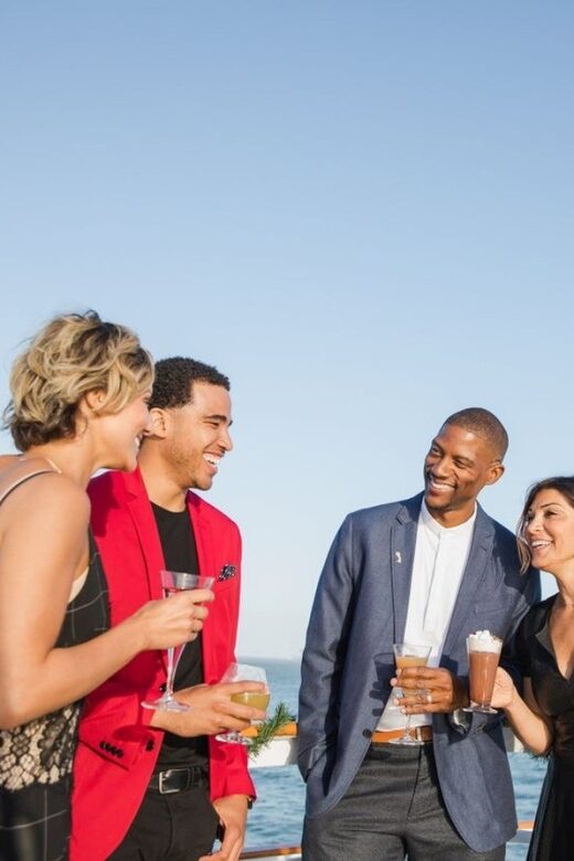 San Diego: Christmas Day Buffet Brunch or Dinner Cruise - Holiday Extras: Music Entertainment, Santa Photos, and Decor