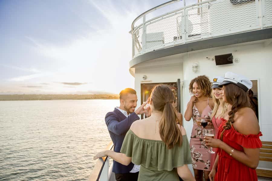 San Diego: City Cruises Gourmet Dinner Cruise - A 2.5-hour yacht dinner with real DJ energy