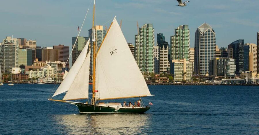 San Diego: Classic Yacht Sailing Experience - The 150-minute flow on the San Diego water