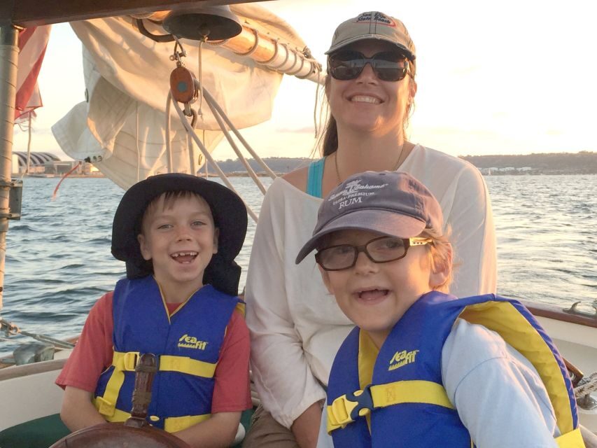 San Diego: Classic Yacht Sailing Experience - Drinks, snacks, and comfort for an easy 2.5 hours