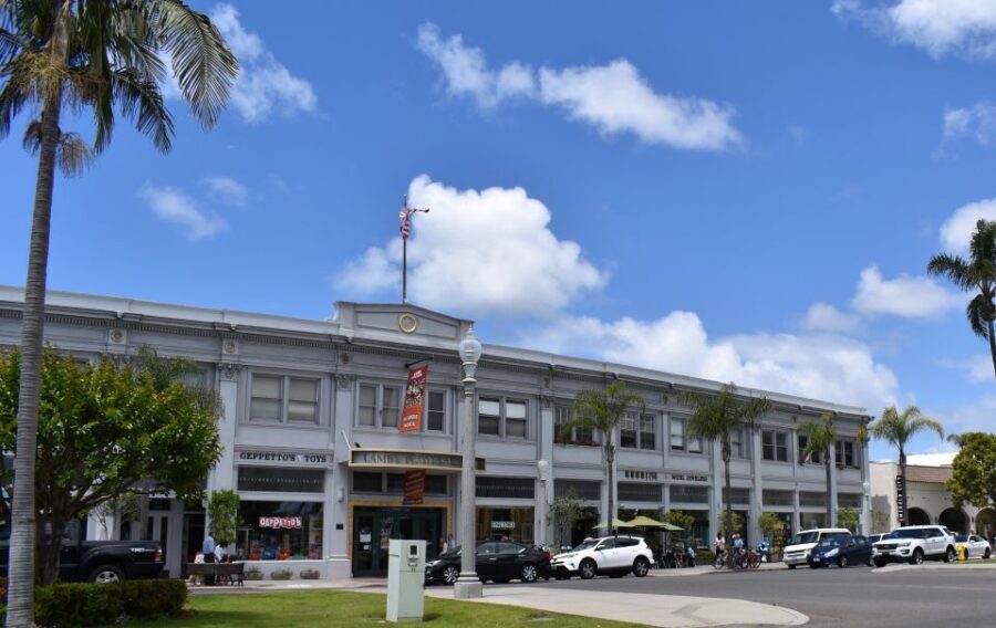 San Diego: Coronado Highlights Small Group Walking Tour - Hotel del Coronado Finish: Icon Grounds and Crown Room Proximity