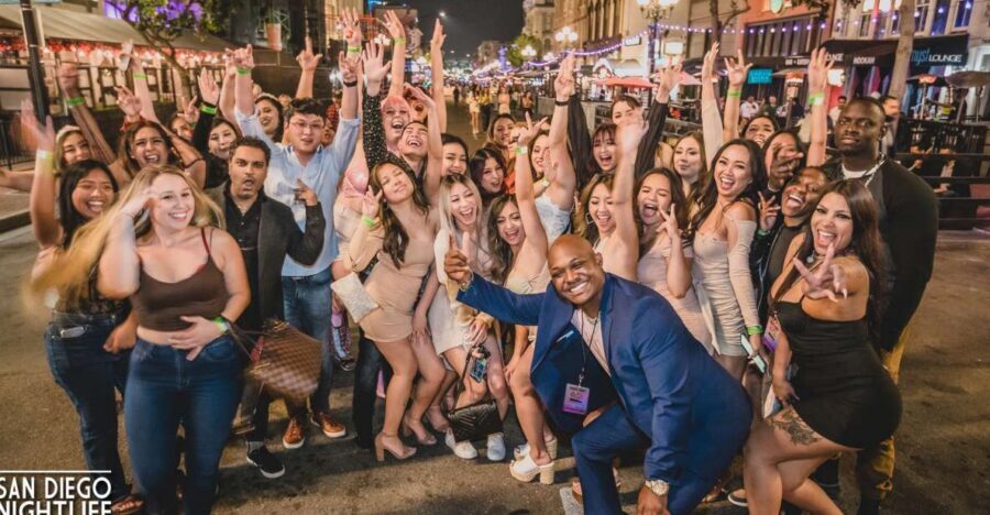 San Diego: Gaslamp Quarter Drink, Mingle & Dance Club Tour - Stop 3: WHISKEY GIRL and the $5 drink specials you can count on