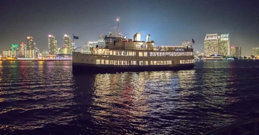 San Diego: New Year's Eve Early Buffet Dinner Cruise - Pier 1 Hornblower Landing: Getting On Board Without Stress