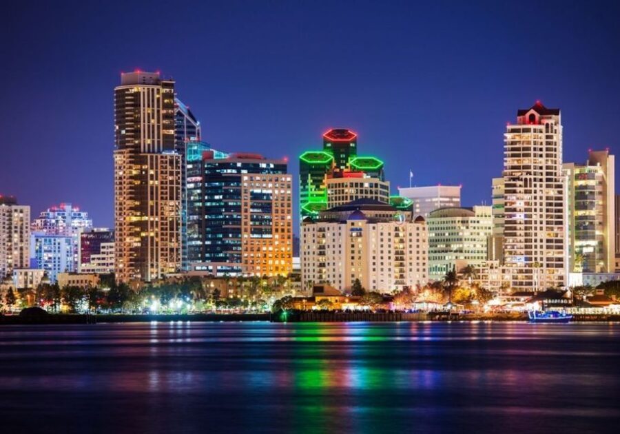 San Diego: New Year's Eve Gourmet Brunch or Dinner Cruise - A 2-Hour San Diego NYE Cruise With Harbor-First Views
