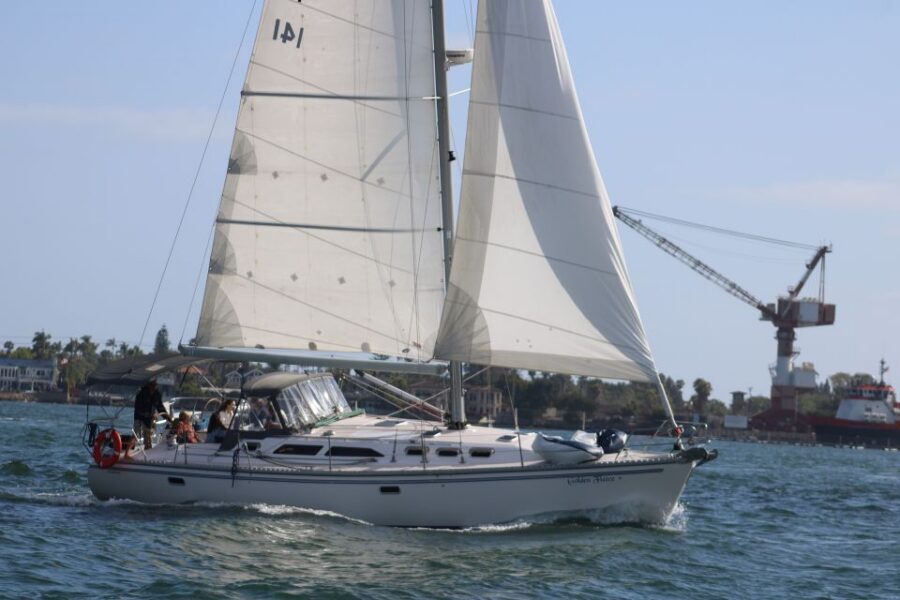 San Diego: San Diego Bay Sunset & Daytime Sailing Experience - What’s included: white wine, soft drinks, and water (and what you should pack)