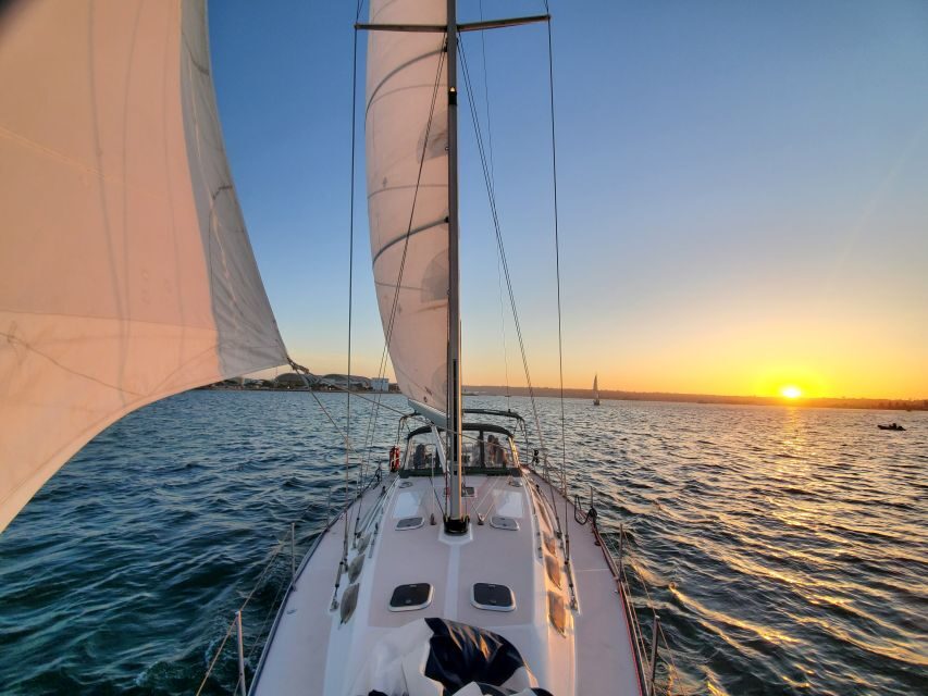 San Diego: San Diego Bay Sunset & Daytime Sailing Experience - Private or small-group sailing: when it’s worth going exclusive