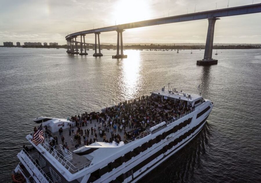 San Diego: Thanksgiving Day Buffet Brunch or Dinner Cruise - Drinks, Bar Options, and What Unlimited Coffee Really Means