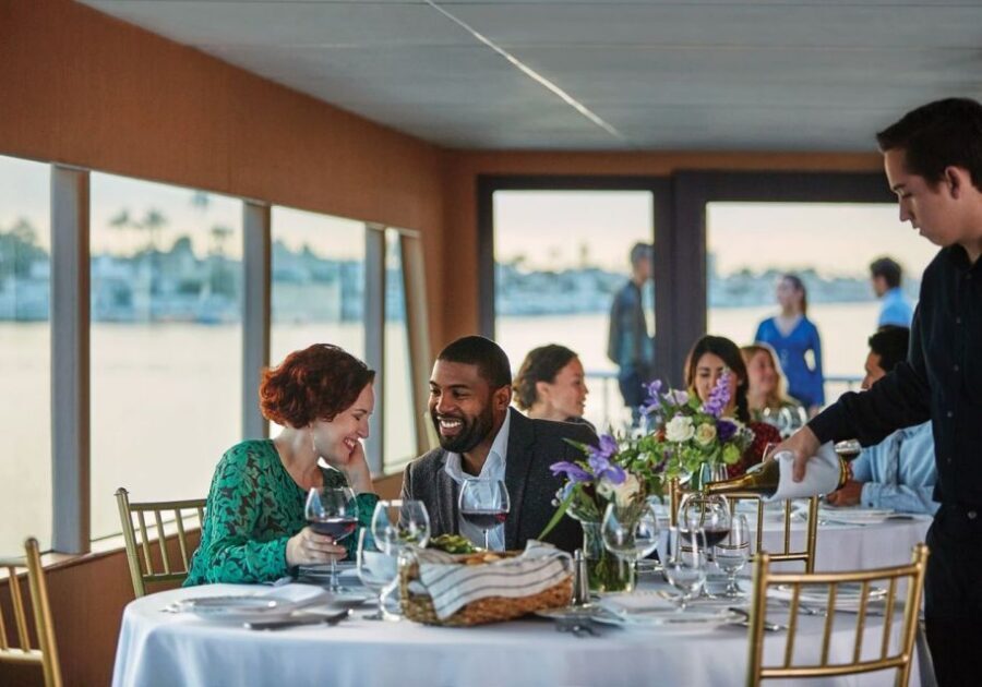 San Diego: Thanksgiving Day Buffet Brunch or Dinner Cruise - Seating, Table Togetherness, and Group Comfort